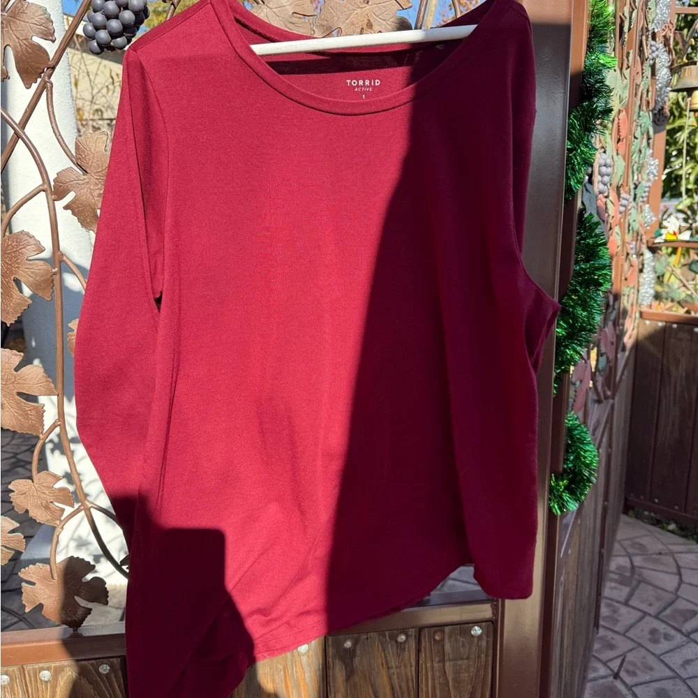 Torrid Active Women's Burgundy Short Sleeve Tee - Picture 2 of 3